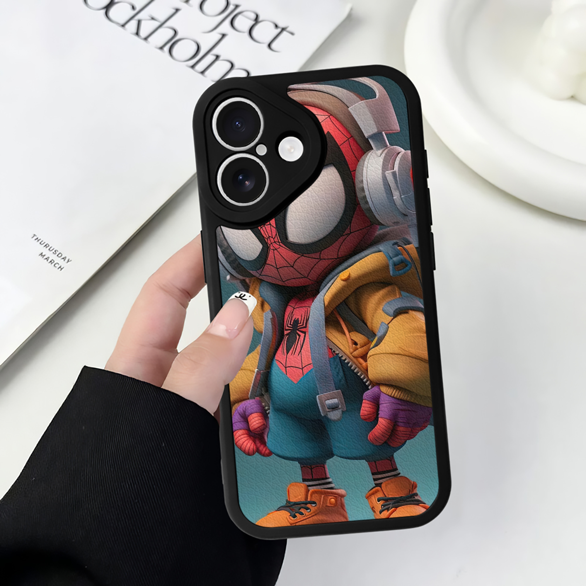 Spider Man スパイダーマン 【iPhone 16シリーズ対応】シリコンスマホケース（レザー調） 材質：シリコン